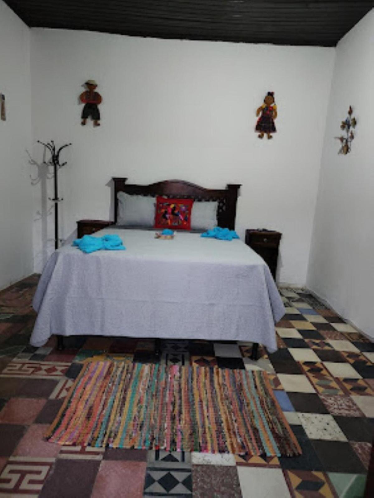 Francisco's La Merced 3* Antigua