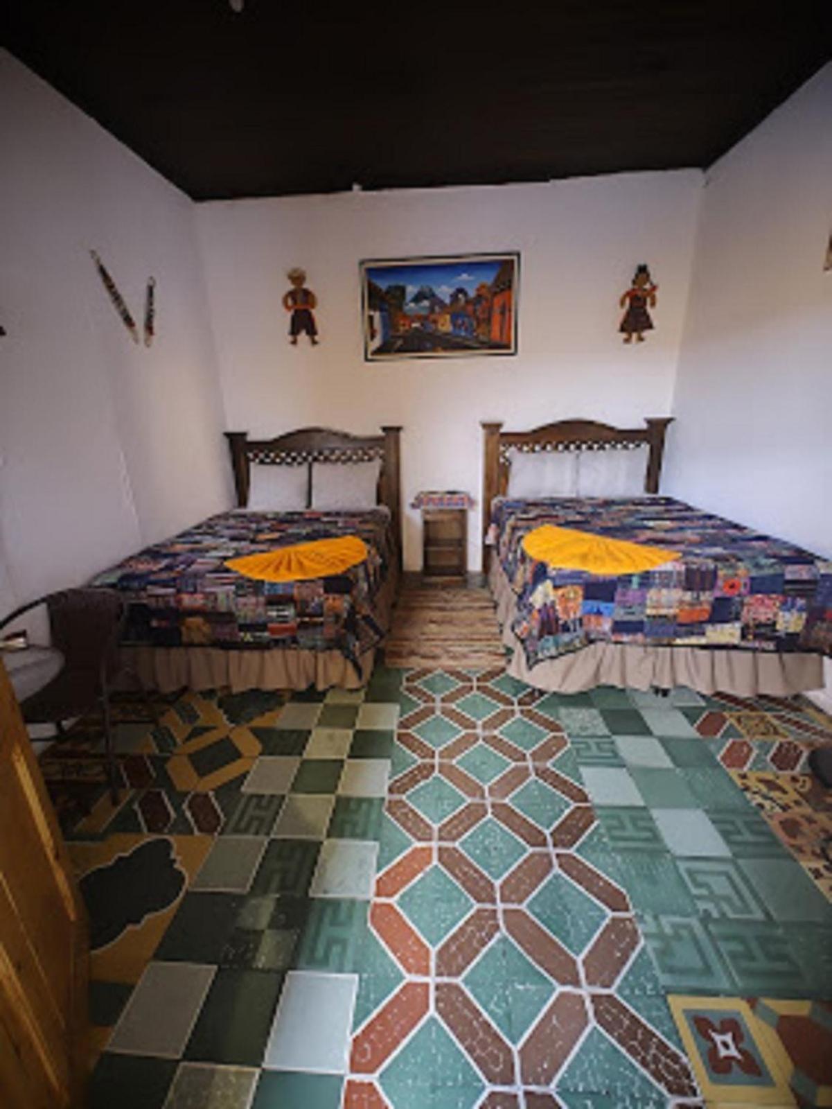 Francisco's La Merced 3* Antigua